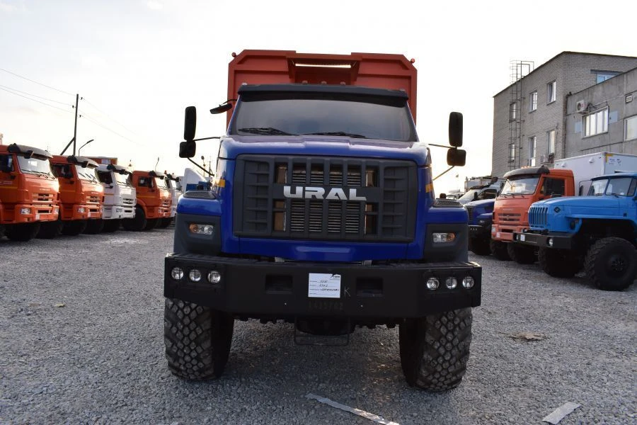 مركبة نقل الأخشاب الخاصة مع رافعة، نموذج 5849H2، URAL 5557-18