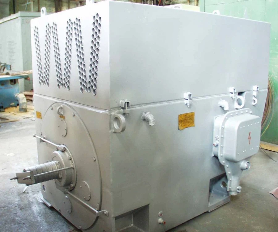 محرك ثلاثي الطور غير متزامن مع دوار قصير الدائرة 2АДОТ-250-6000-8У1М