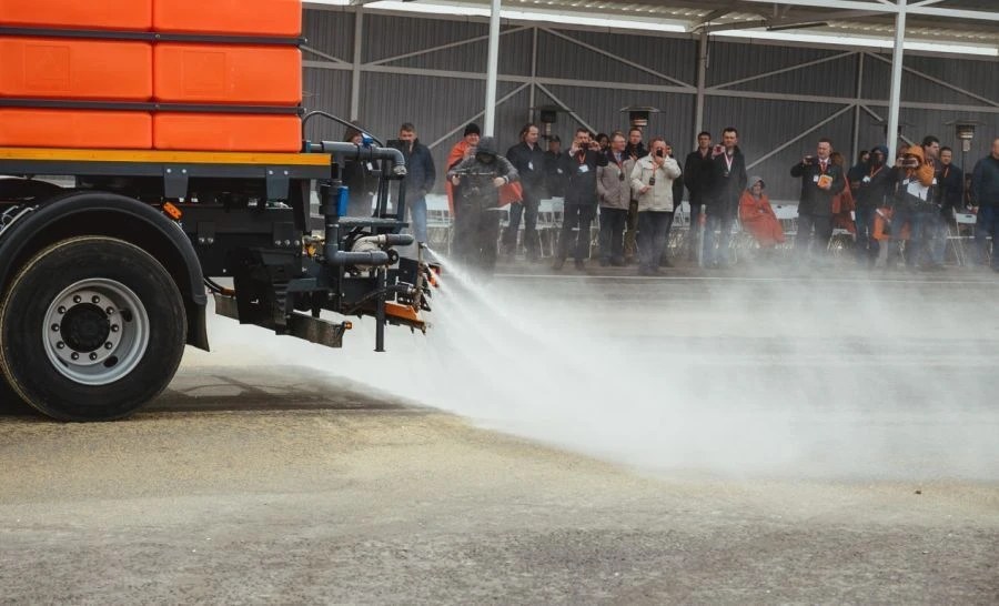 موزع المواد المضادة للجليد ميركاتور RR-400.4 لصيانة الطرق