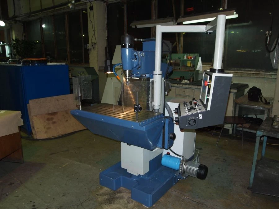 ماكينة طحن عالمية مع التحكم الرقمي FANUC نموذج FS-300-06R-1