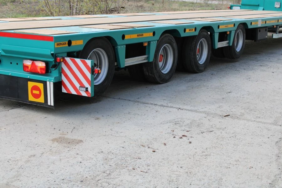 9854 Semi-Trailer with Metal Platform and Ramps - Model Variants