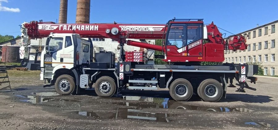 Truck Crane KS-55721-7V-1 with Modifications for Heavy Lifting