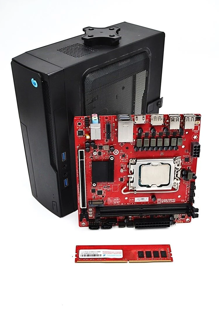 كمبيوتر شخصي ET519-P-USFF1 بمعالج Intel LGA1700