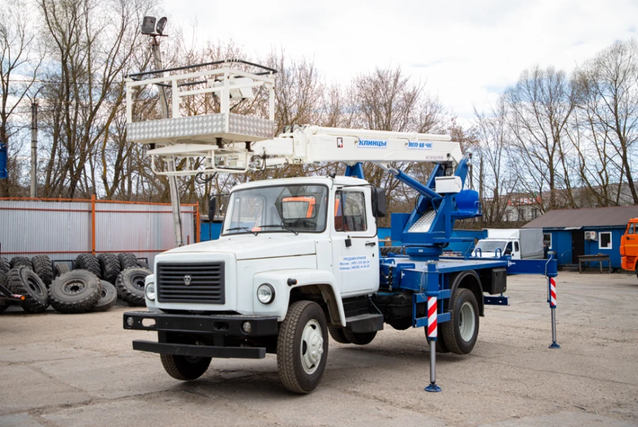 Hydraulic Lift Platform AGP 47121, Modification 47121H on GAZ 33098 Chassis