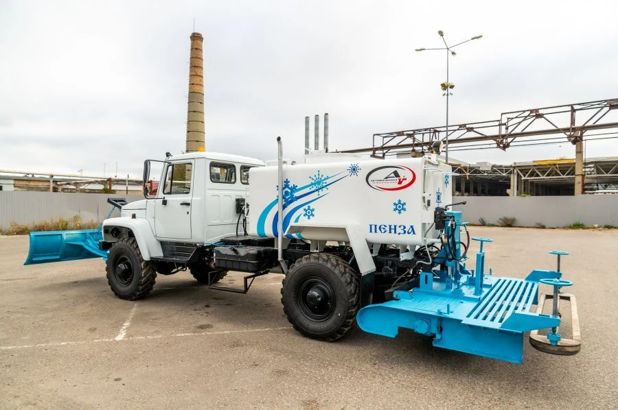 ماكينة إزالة الثلج LK-01-AMT على شاسيه GAZ-C41A23