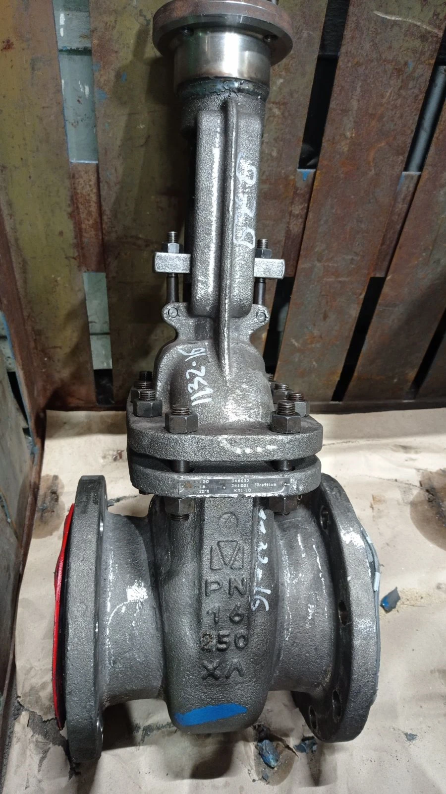 صمام بوابة فولاذي مزود بقضيب متحرك للقيادة PN 1.6 MPa DN 250