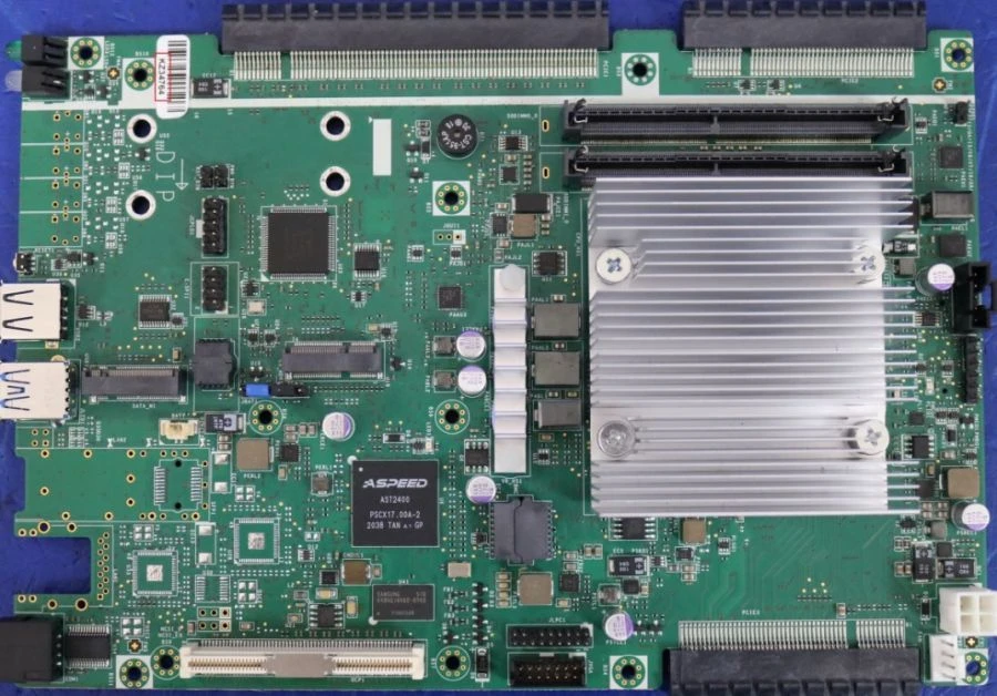 لوحة أم لمعالجات Intel Xeon D S2001