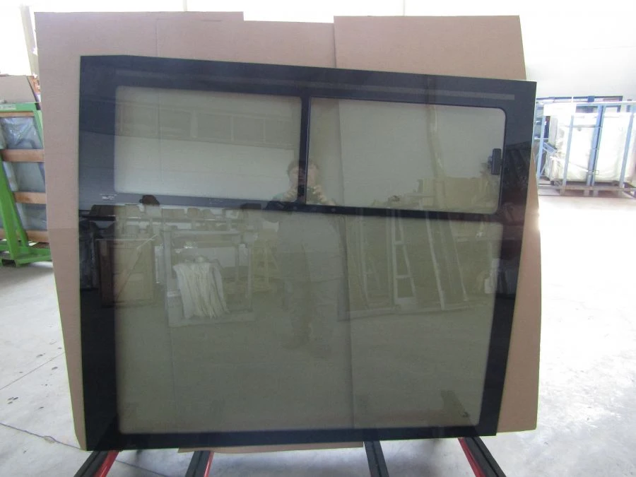 زجاج نافذة الجانب رقم 2 الأيسر GAZ A68R52-5403063