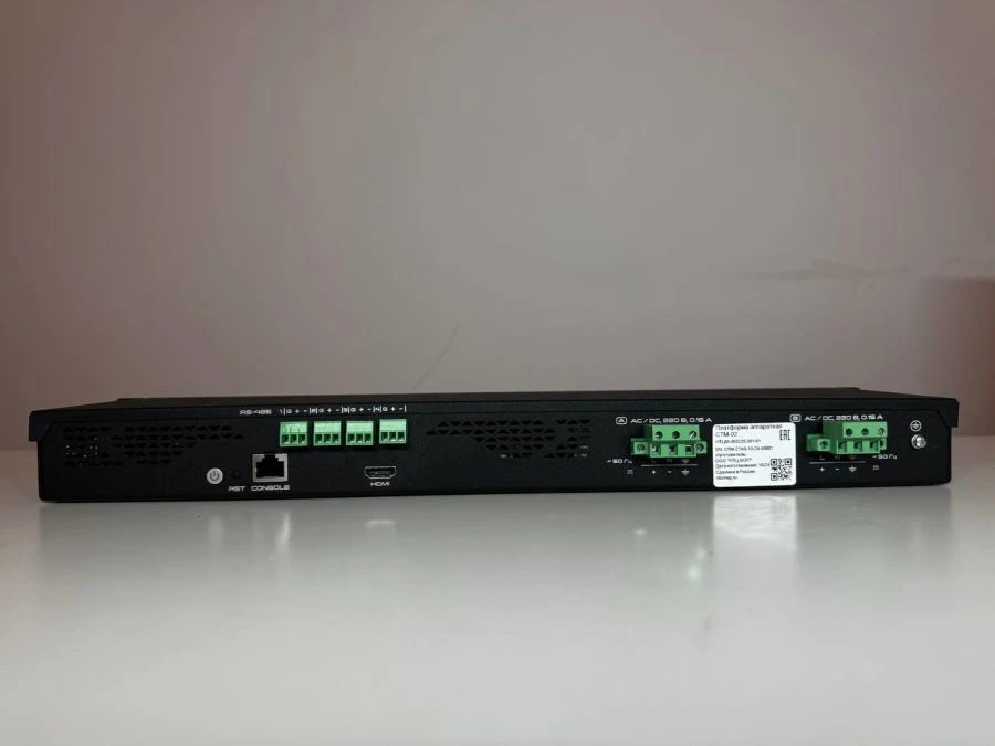 منصة حوسبة متقدمة مع واجهات شبكة متعددة STM-02