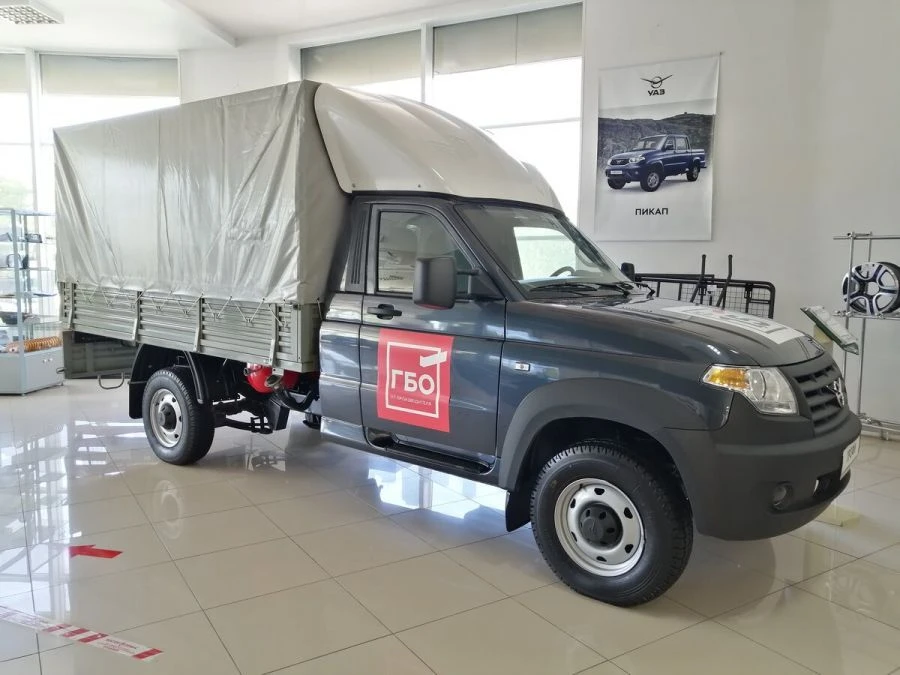 سيارة UAZ 236021-041 ذات البابين