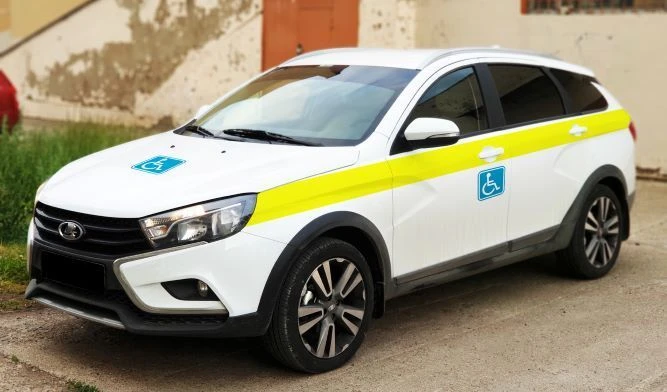 مركبة متخصصة لنقل ذوي الاحتياجات الخاصة LV00، نموذج LVS01J، فئة M1