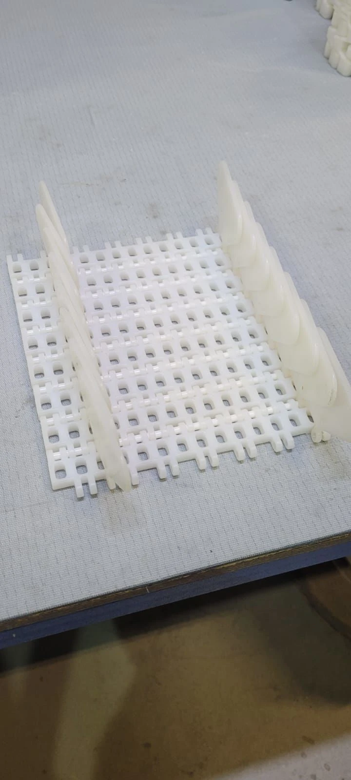 Modular Conveyor Belt ML2540 PE (xx x xx mm; Side Stop H=xx mm, Edge Offset xx mm; NYL Pin)