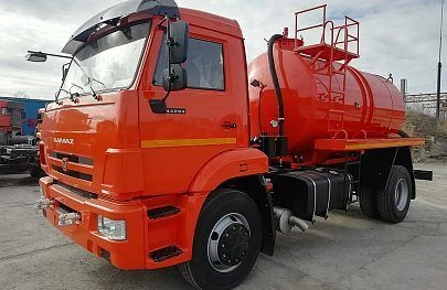 وحدة جمع المكثفات الغازية والنفط (AKN) 7074K4-60 على هيكل كاماز 43253-G5