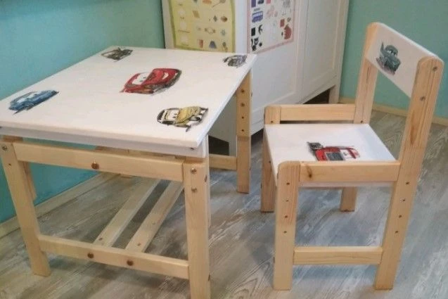 مجموعة أثاث خشبي للأطفال من 1.5 إلى 8 سنوات