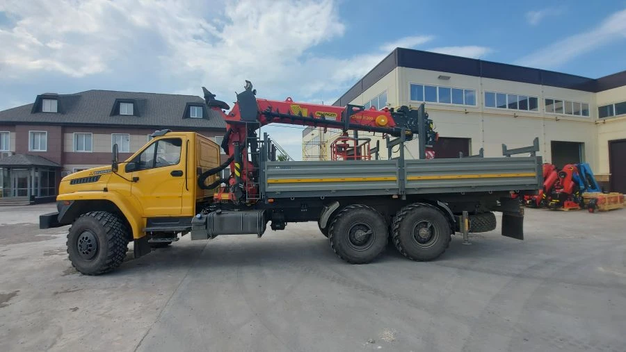شاحنة هيدروليكية متعددة الوظائف مع رافعة URAL 4320 U1К05N-L090