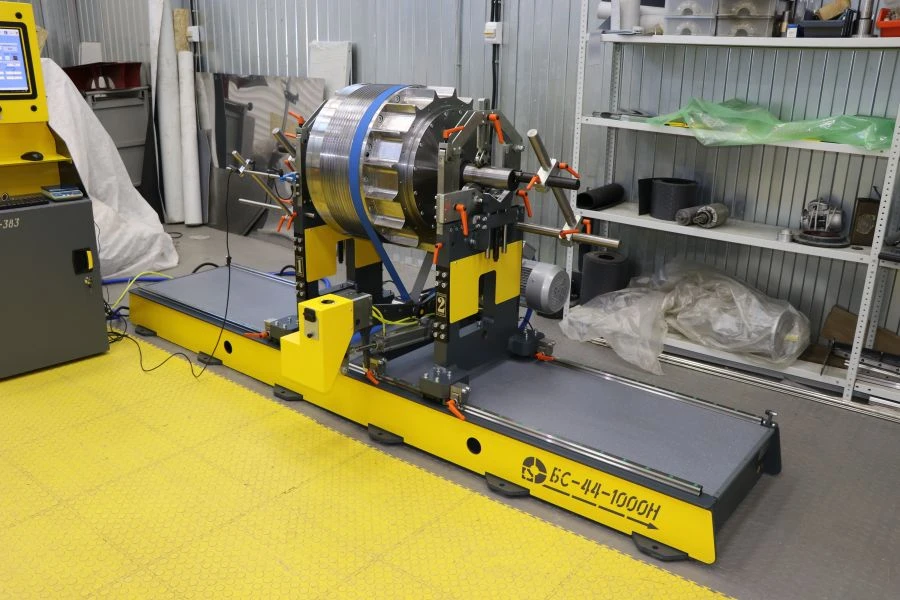 ماكينة التوازن الأفقية BS-44-1000N