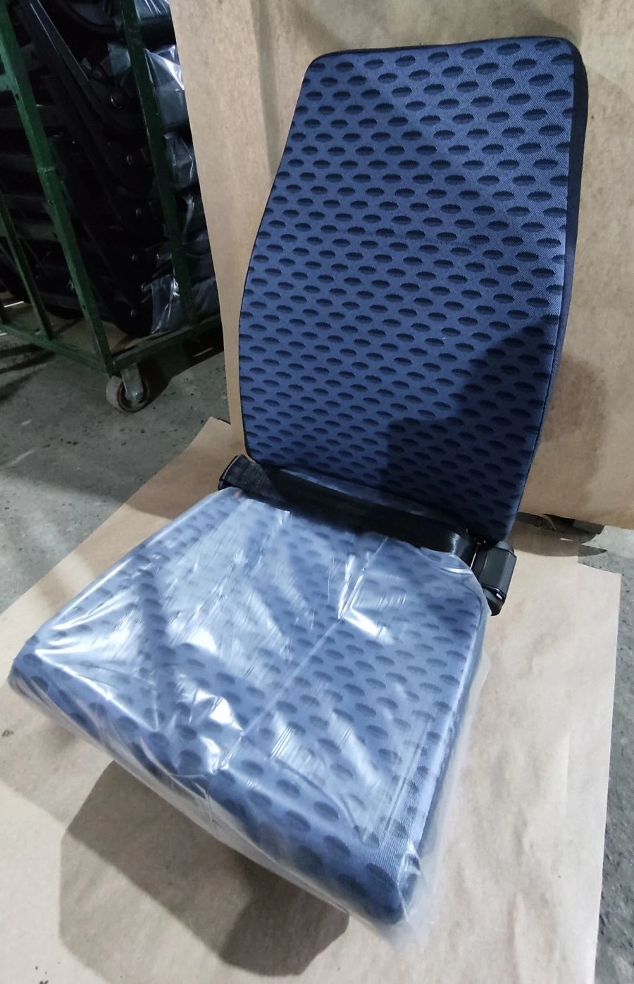 مقعد ركاب لفئة المركبات M2 و M3 A63R42-682XXXXX