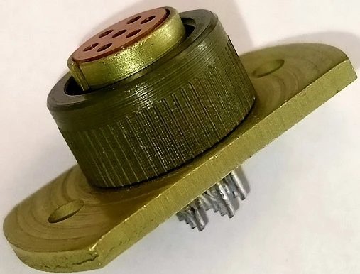 المقبس الأسطواني RSP7V