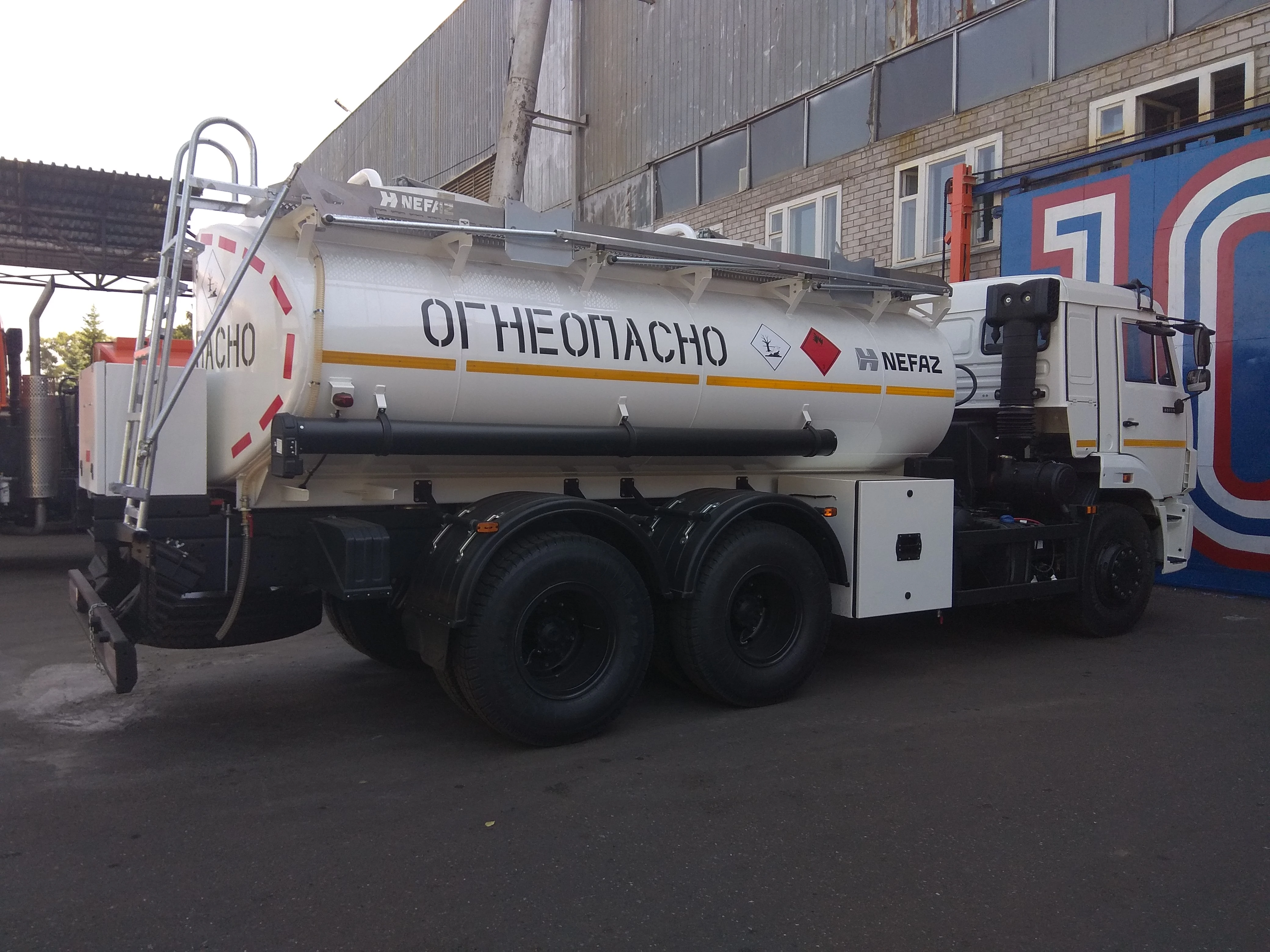 Light Oil Transport Tanker NEFAZ-6606-62