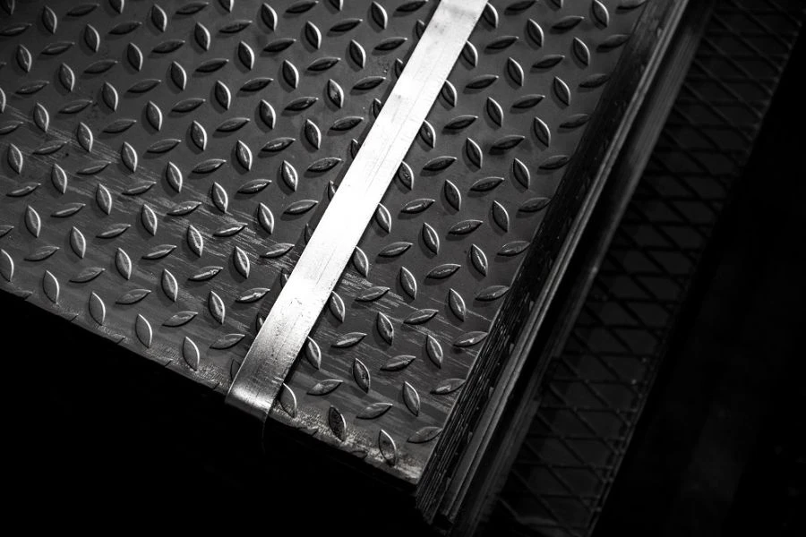 Hot-Rolled Plain Carbon Steel Sheets 600mm Width with Textured Finish