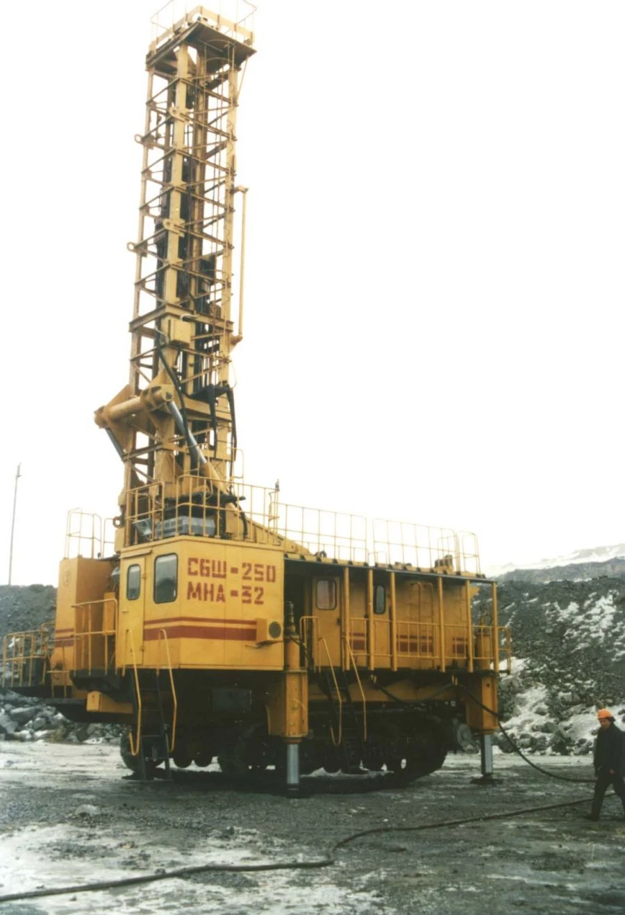جهاز حفر ثقيل للعمل في ظروف جيولوجية صعبة SBSh-250/270-60KP