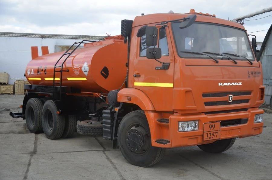 ناقلة البيتومين السائل AG-65115-E5 على هيكل كاما-65115-50