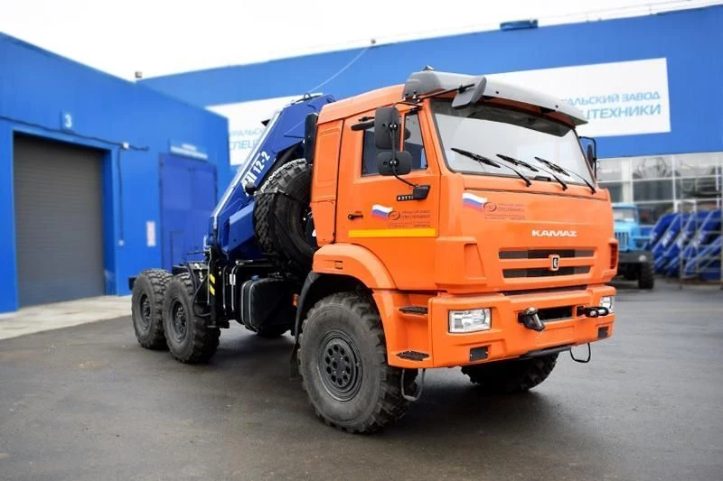 رافعة مركبة على شاحنة مع manipulador UZST، طراز UZST03، 483V-36 على هيكل KAMAZ