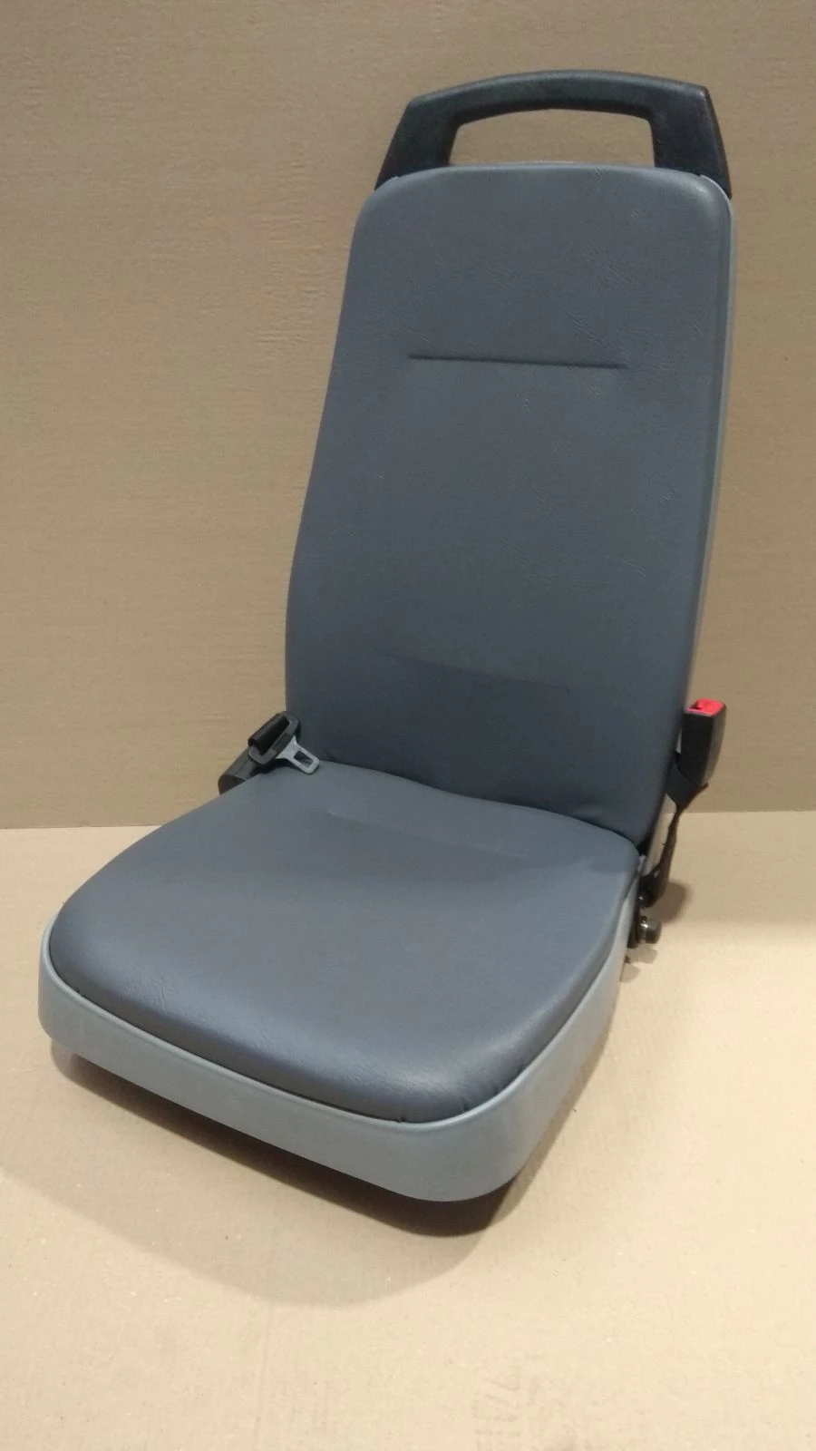 مقعد الركاب بكسوة للأشخاص ذوي الأولوية FS 802.1.R-6830021-10