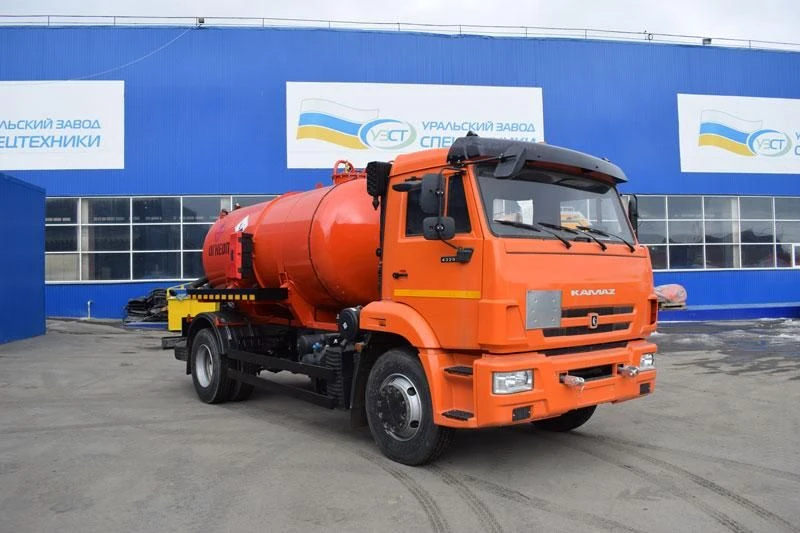 وحدة جمع المكثفات الغازية والنفط (AKN) طراز UZST 6619S-32 على شاسيه كاما 43502-D5