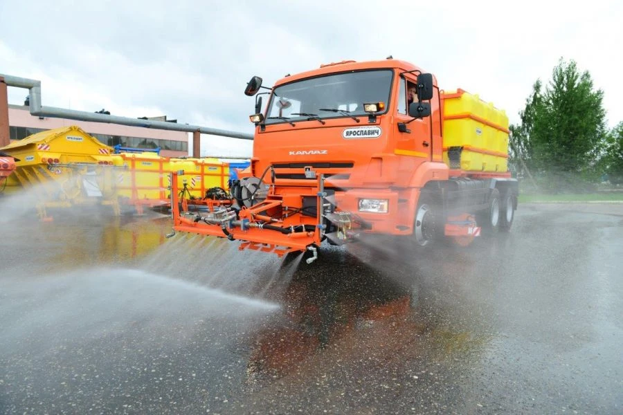 Road Cleaning Vehicle KDM76-15 with Chassis 65115-50 and 65115-A5