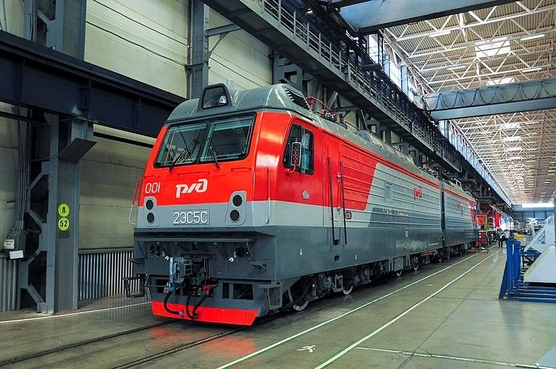 Freight Two-Section Electric Locomotive 2ES5C AC with Asynchronous Traction Drive