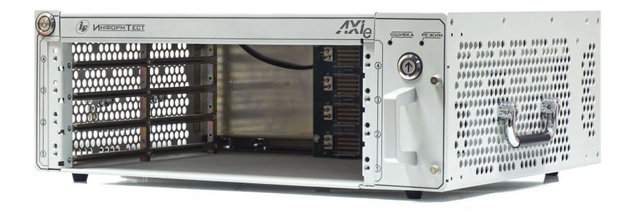 هيكل 4 فتحات لنظم القياس المعيارية AXIe-0