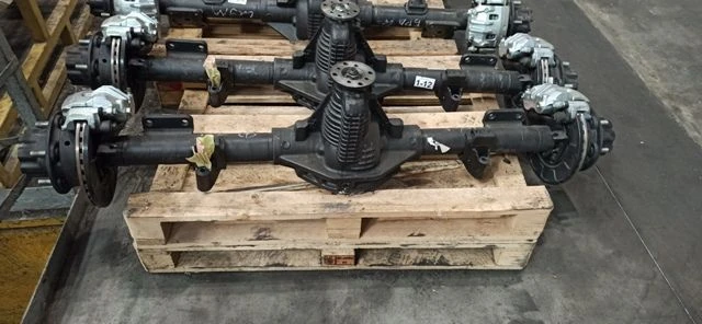 المحور الخلفي مع العجلات C40R13-2400015