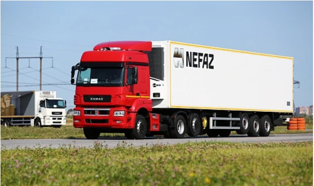 مقطورة عازلة NEFAZ-93341 مع وحدة تبريد