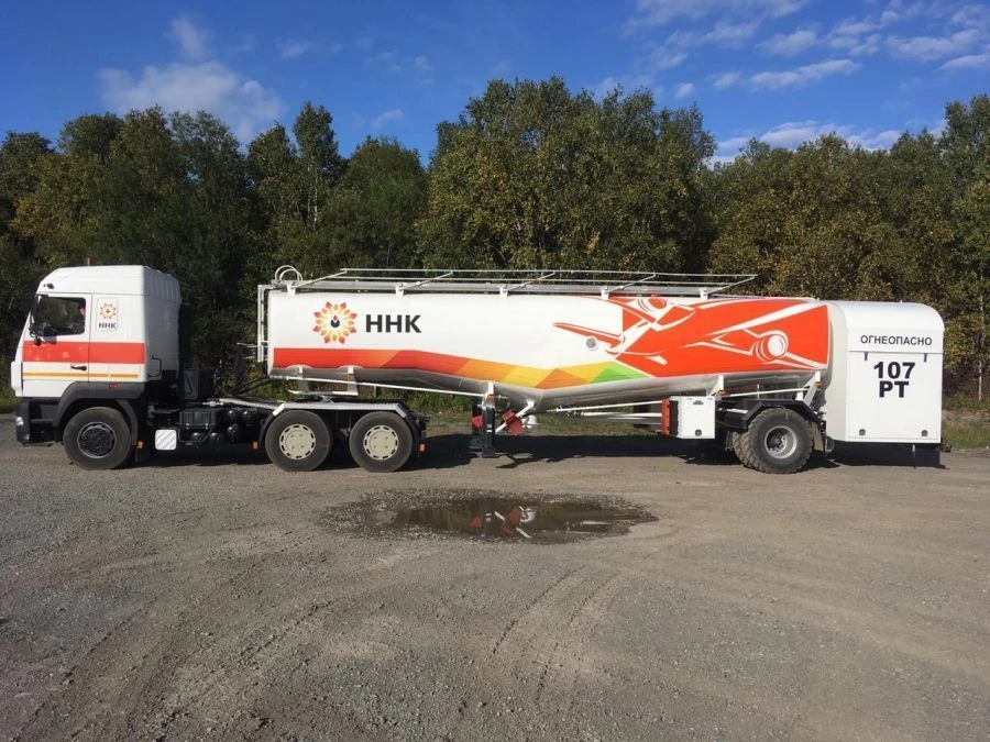 شاحنات تزويد الطائرات بالوقود TZA-45 على هيكل MAZ-6430S9 و KAMAZ-65116