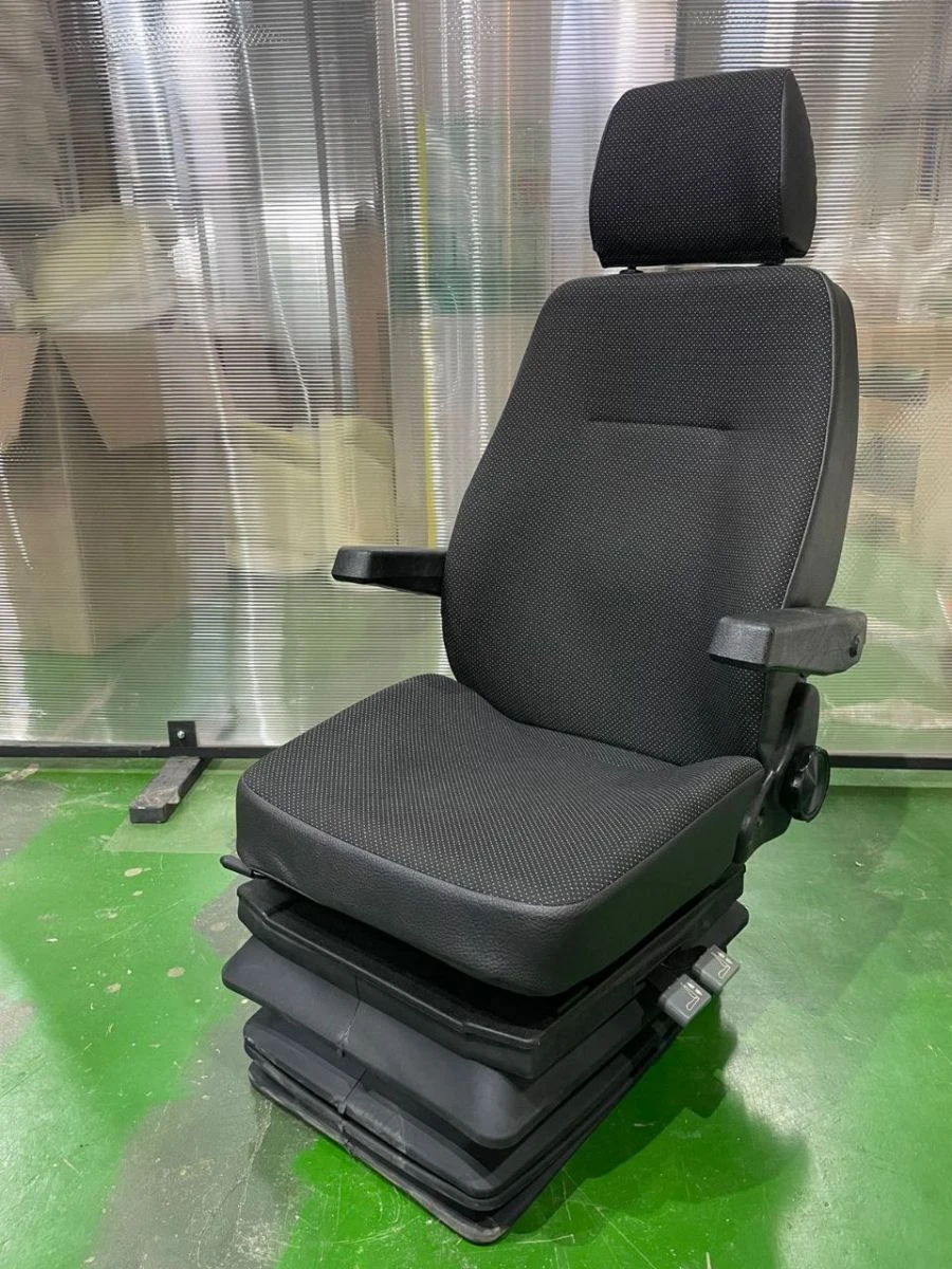 مقعد مشغل للحفارات بنظام تعليق ميكانيكي SK 411.100.002