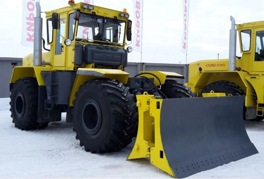 Kirovets K-702MBA-01-BKU Universal Wheel Dozer "Indigirka