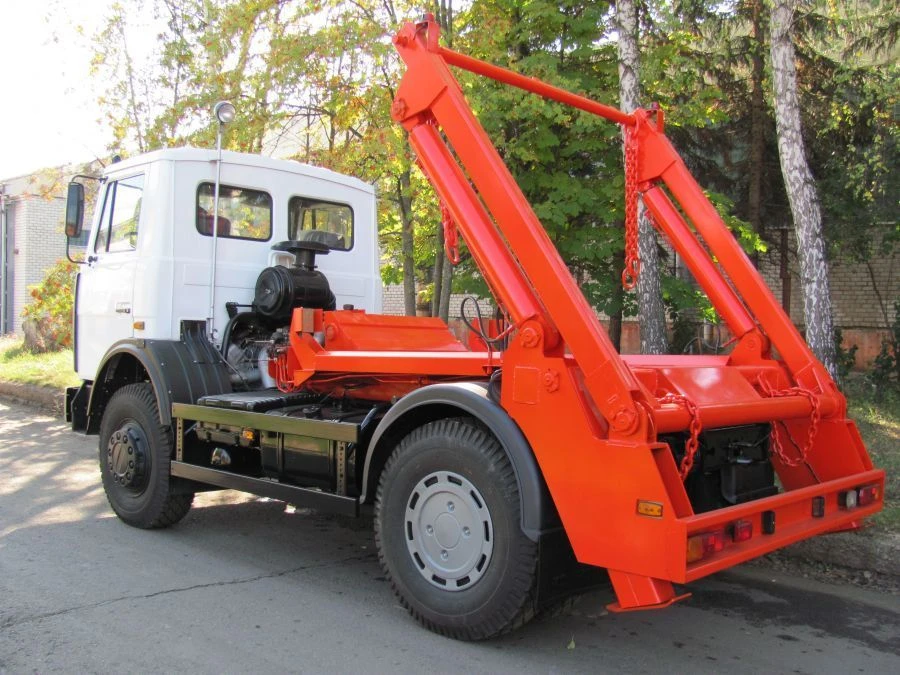 شاحنة قمامة حاوية KO-450-10 على قاعدة شاسيه MAZ-5550S3