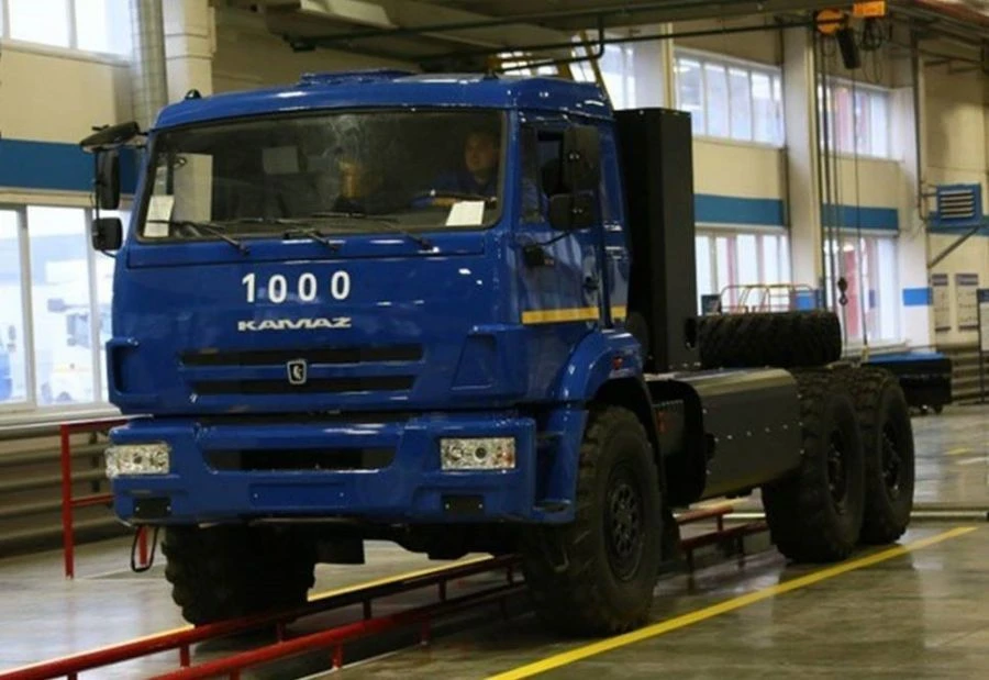 KAMAZ 53504-37 Heavy-Duty Tractor Truck for Towing Semi-Trailers