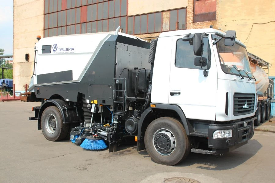 آلة الكنس والشفط BCM-279.1 على شاسيه MAZ 534025