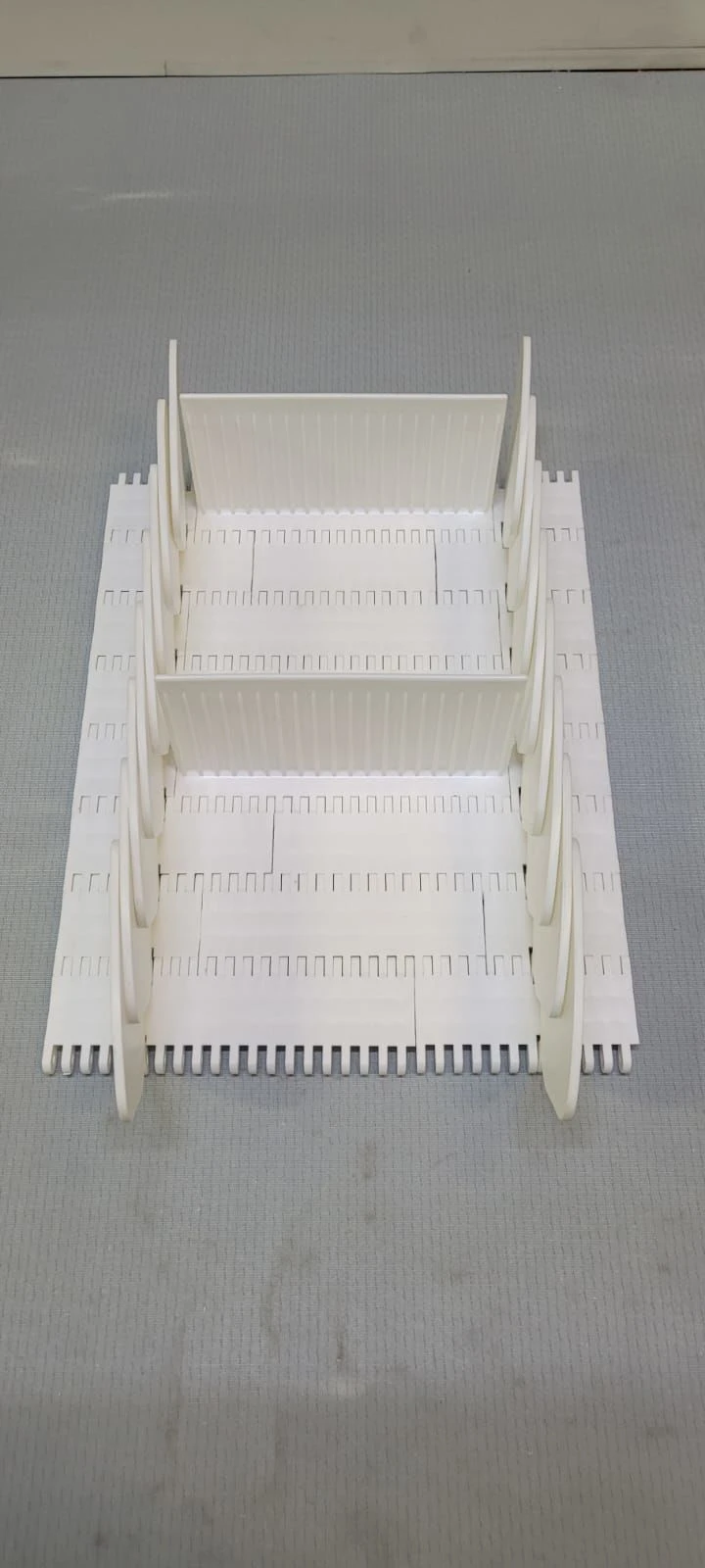 Modular Conveyor Belt ML5068 POM (xx X xx mm; Divider Height H=xx mm; Side Stop H=xx mm)