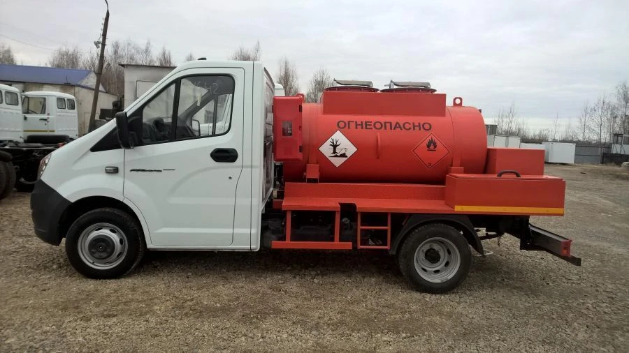 شاحنة تعبئة الوقود 2790H-01 على هيكل GAZ A21R22