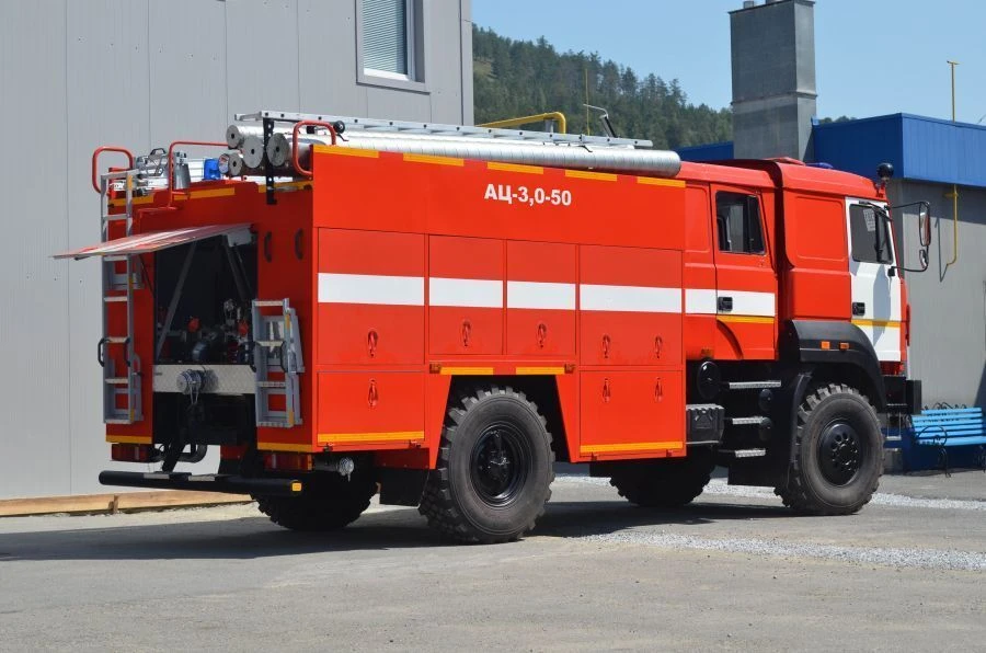 سيارة صهريج إطفاء AC-3 (40-70)، موديل 58814V على شاسيه أُرال-4320