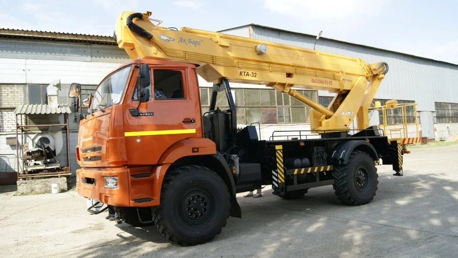 منصة العمل الجوية KTA-32 على شاسيه كاما-43502 وكاما-43253