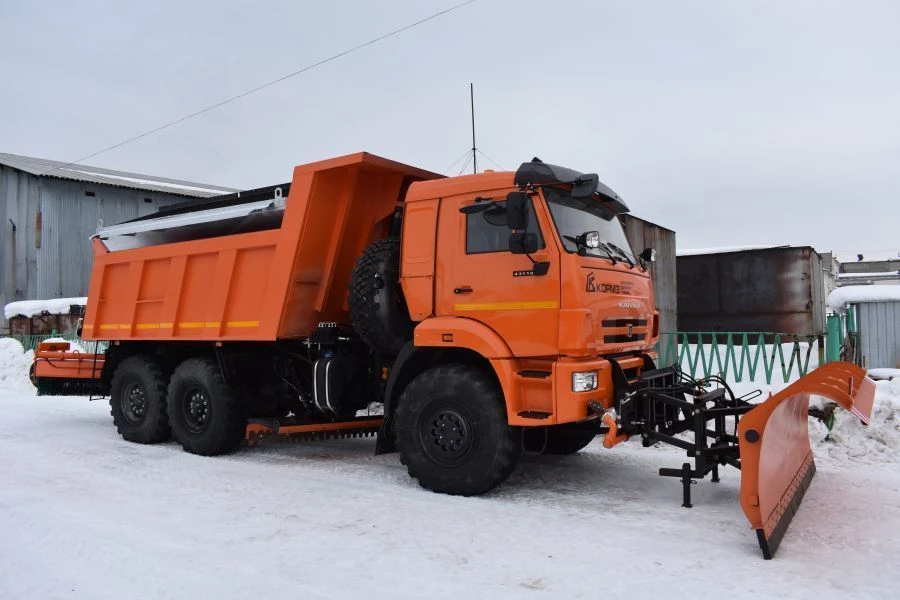ماكينة تنظيف الطرق المركبة DMC-40F1 على شاصي كاMAZ 43118-50