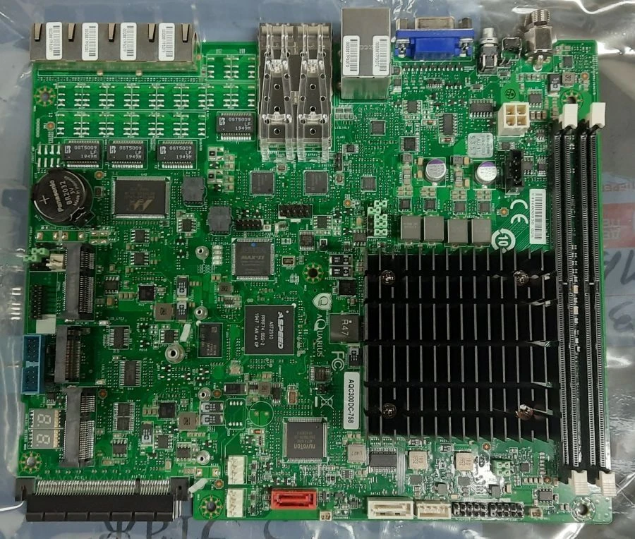 اللوحة الأم المودولية لبناء الأنظمة AQC300DC