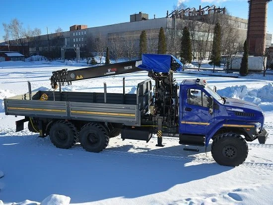 شاحنة متعددة الوظائف مع رافعة هيدروليكية MKMA على أساس URAL 4320 U0K06N-4Z020