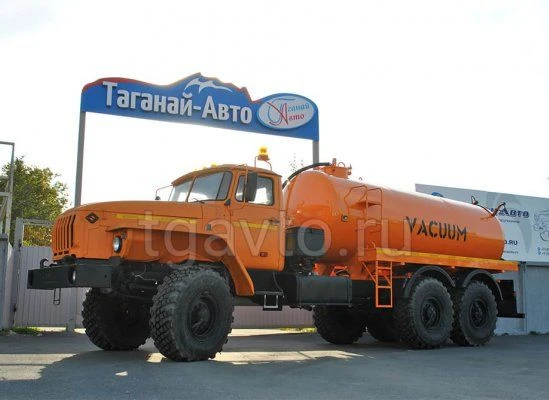 Vacuum Cleaning Machine for Septic Tanks, Model 56752V on Ural 4320-70 Chassis