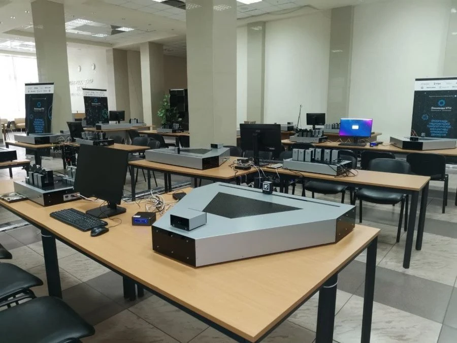 مجمع التعليم "تكنولوجيا الاتصالات اللاسلكية": منصة "التصور الضوئي الميكانيكي لترميز الإشارات" (OVKS)