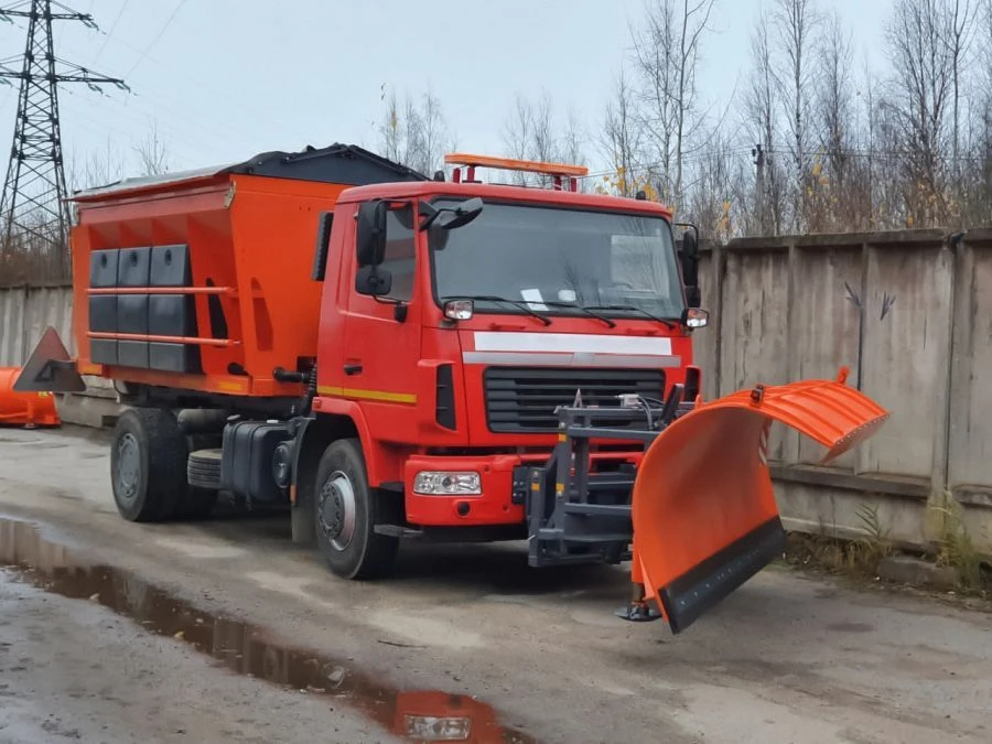 ماكينة تنظيف الطرق متعددة الأغراض MKDU-12 على قاعدة شاسيه MAZ-5550C3